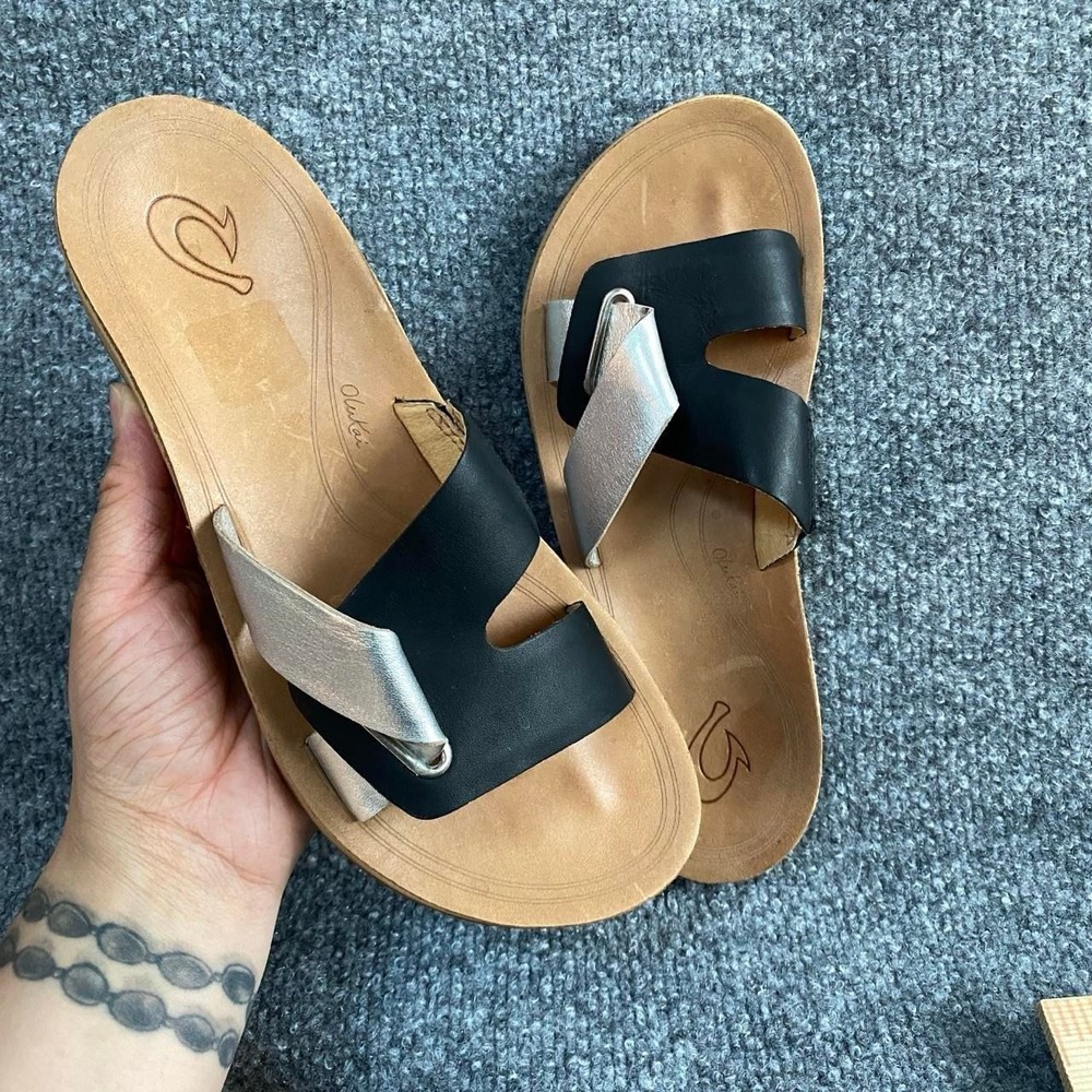 OLUKAI NONOHE OLU WOMENS BLACK SILVER CLASSIC LEATHER SLIDE SANDALS